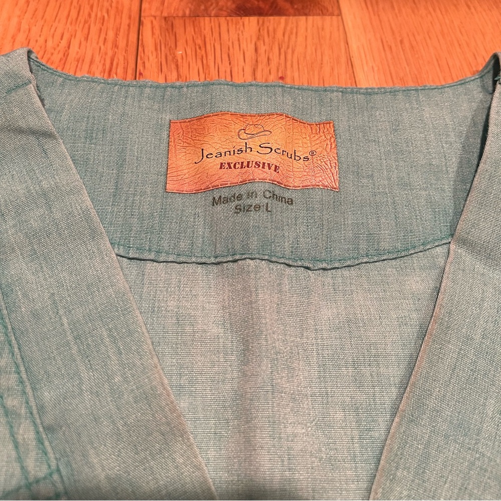 Jeanish size large scrub set. Never worn but tried on a few times. Green color